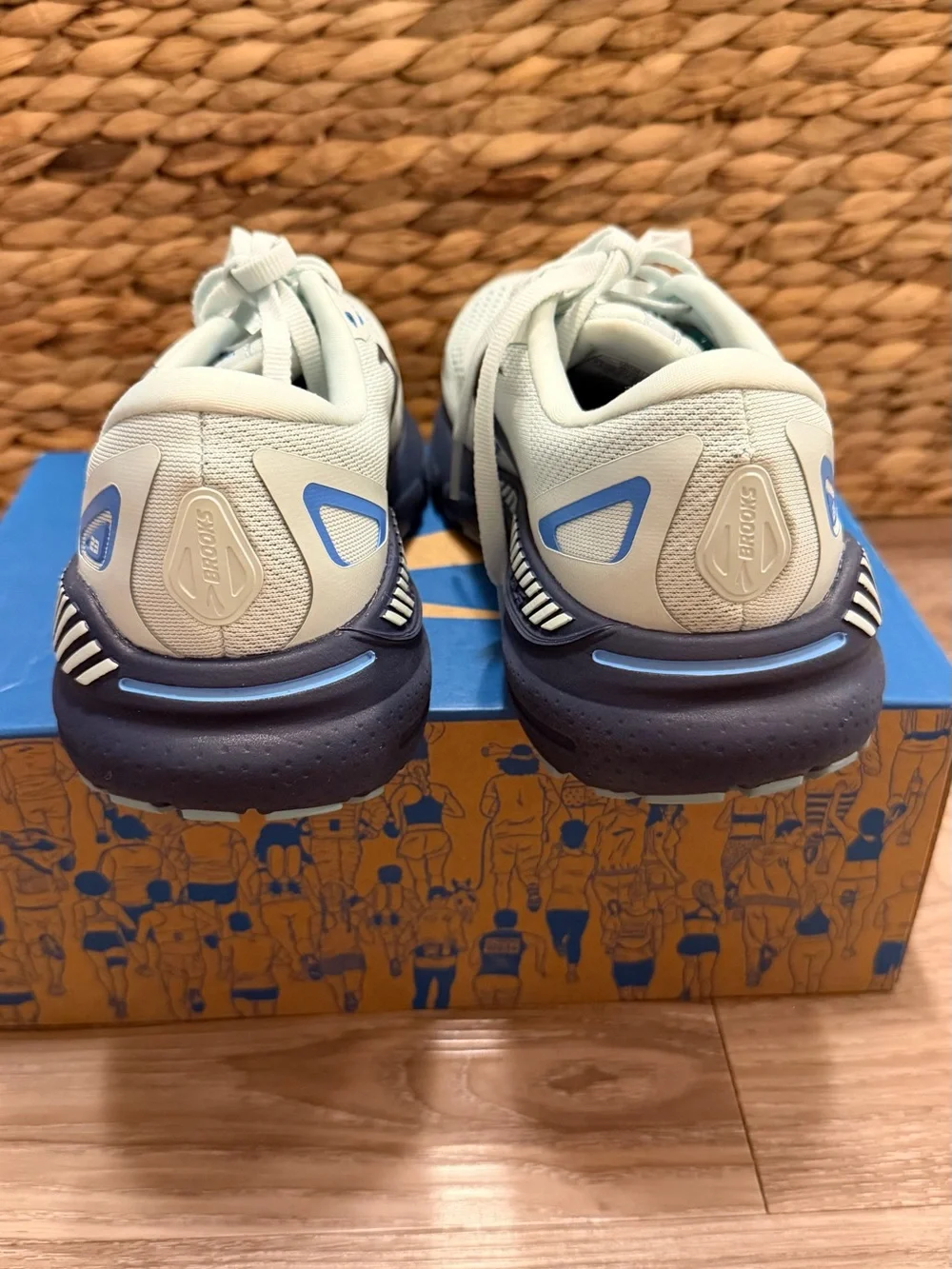 Brooks Running Shoes - Adrenaline GTS 23 Women's Size 7.5 medium